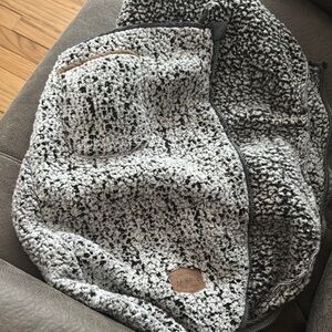 JJ Cole Black and Gray Sherpa Vest